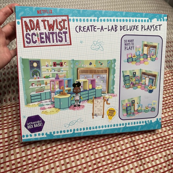 Just Play Ada Twist Deluxe Create-A-Lab Playset, STEM Toy Figures and Play-set. - Picture 3 of 9